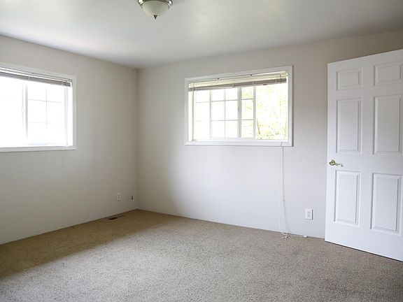 4th image of 54 N Mountain Ave