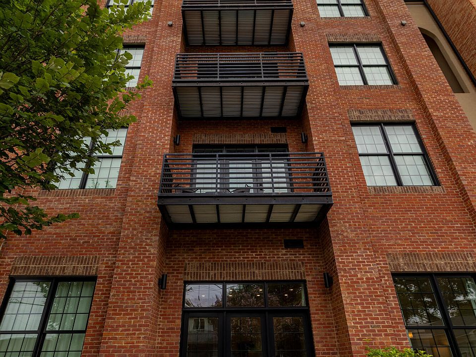 1st image of 509 University Dr #102