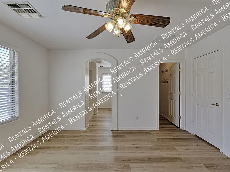 8421 S Burien Rd — Photo 16