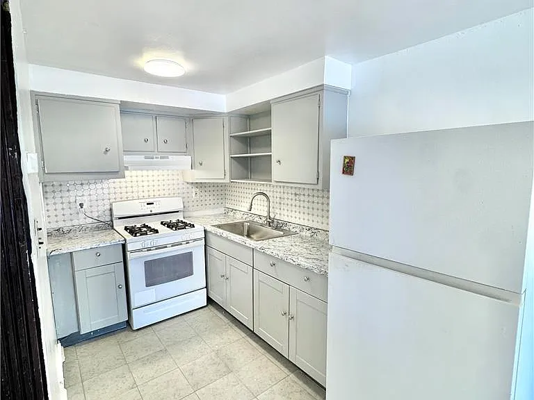 749 Benton St — Photo 6