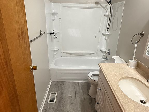 2nd image of 27-27 E Vine St