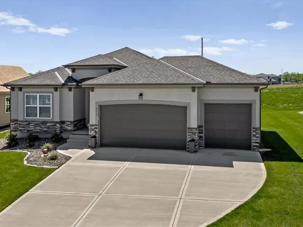 913 Zennor Ln, Raymore, MO 64083