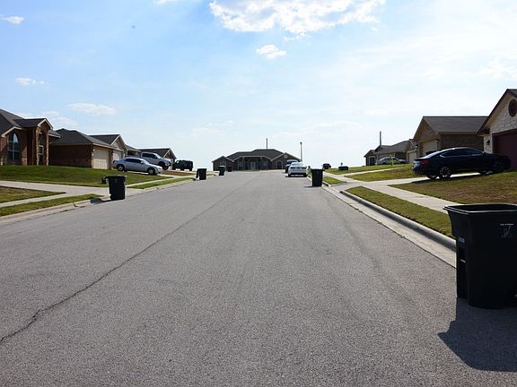 4th image of 10104 Diana Dr