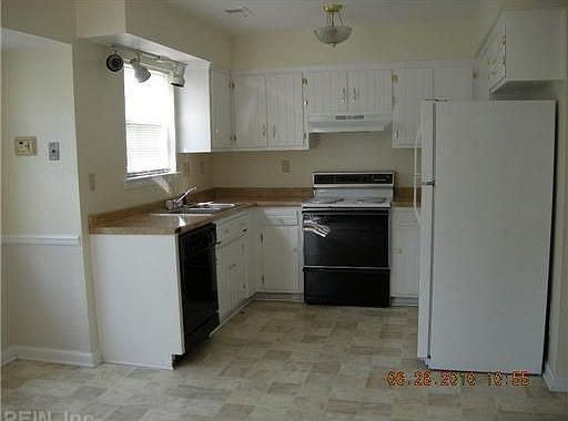 2nd image of 1021 Outerbridge Quay