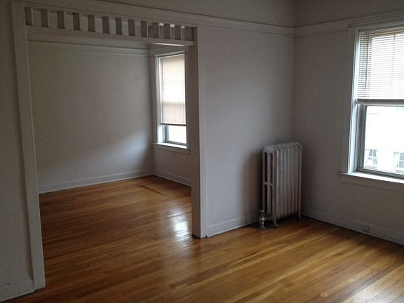 2nd image of 1922 W Winona St #Grd