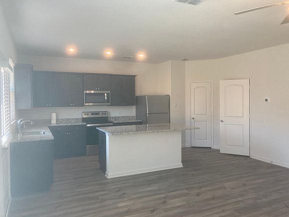 4th image of 608 Fountain Dr