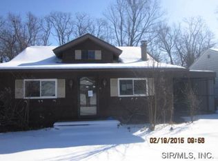 2715 Walter St, Godfrey, IL 62035