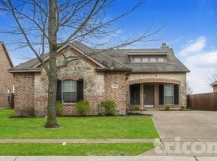 214 Bob White Dr, Red Oak, TX 75154