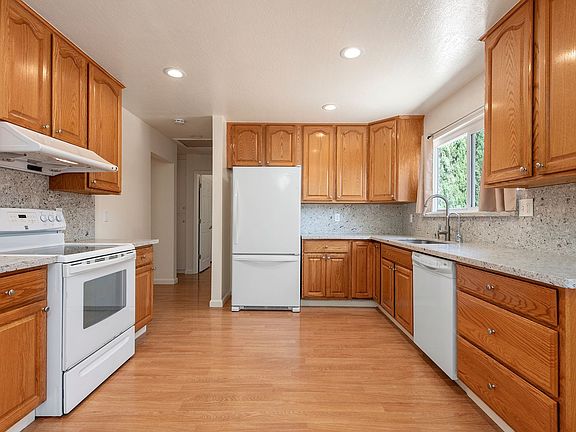 5th image of 14370 Oka Ln