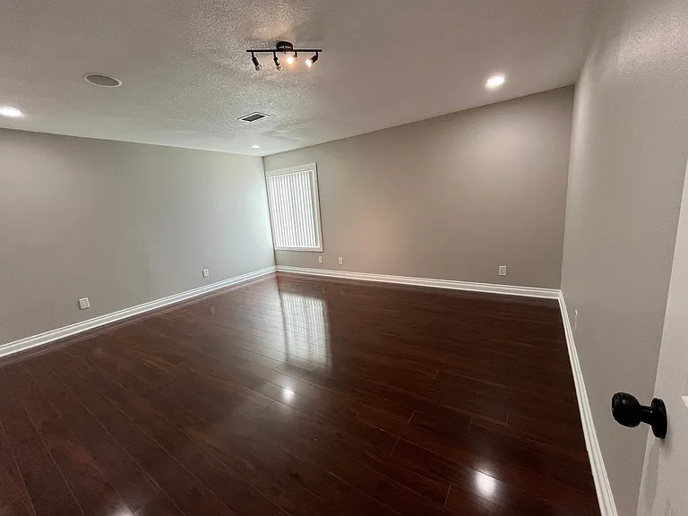 407 N Clinton St — Photo 37