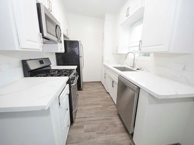 Bay Cities Apartments — Photo 4