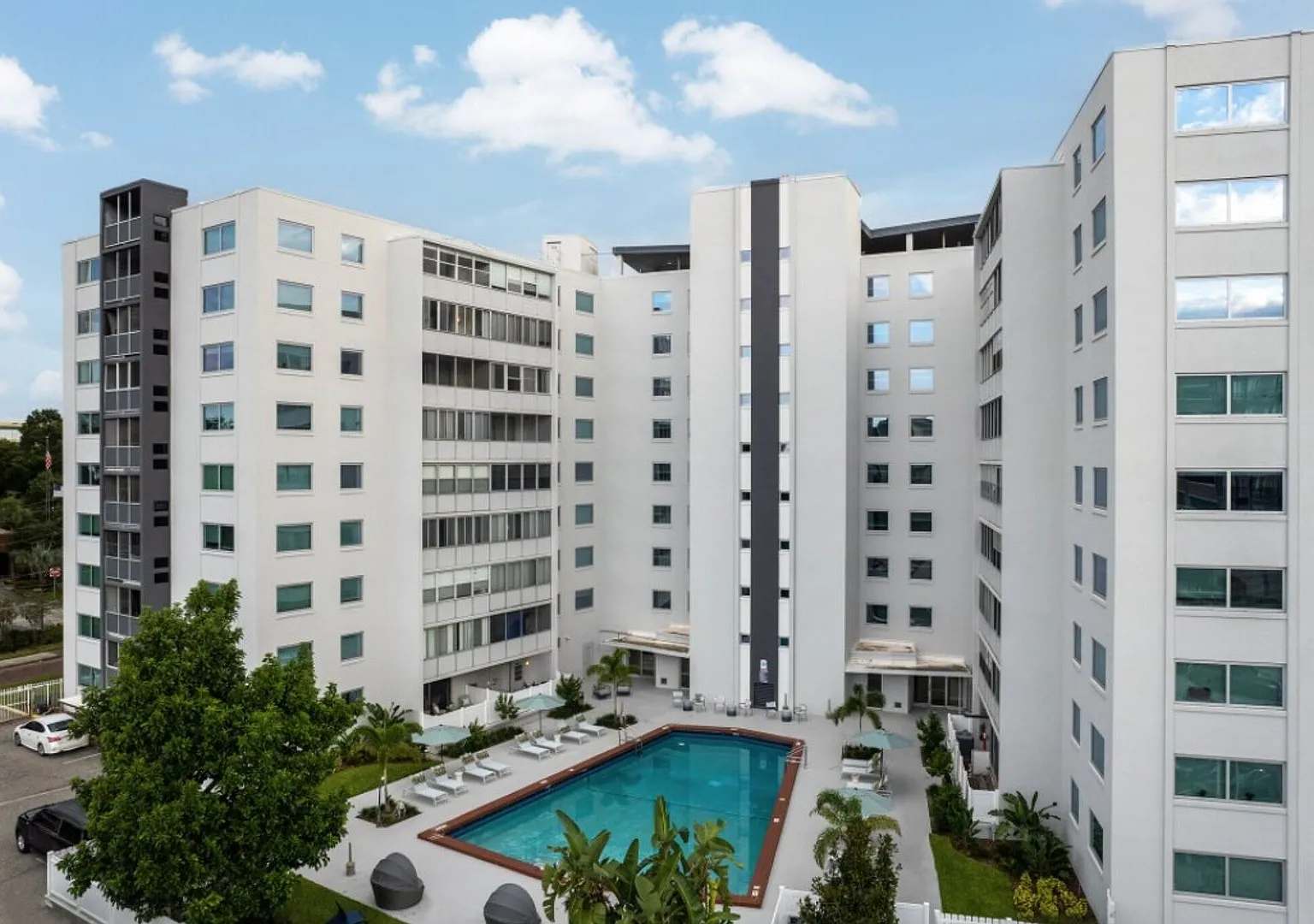 Lake Lucerne Towers — Photo 1