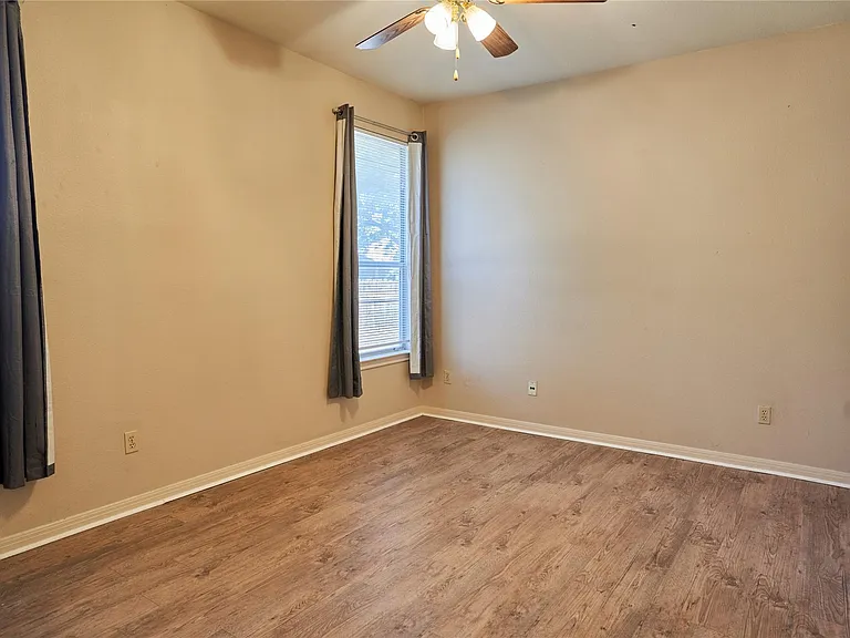 508 Gregory Ct — Photo 8
