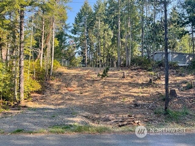 1st image of 131 E Dartmoor Dr
