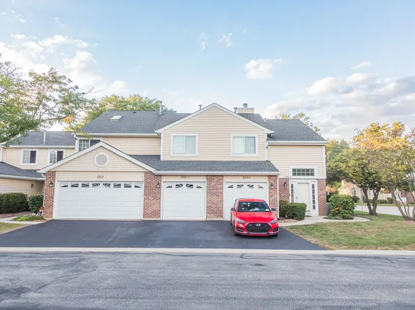 201 Brittany Dr #A, Streamwood, IL 60107