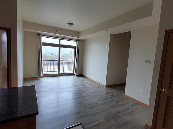 4th image of 2322 S Canal St Unit 711