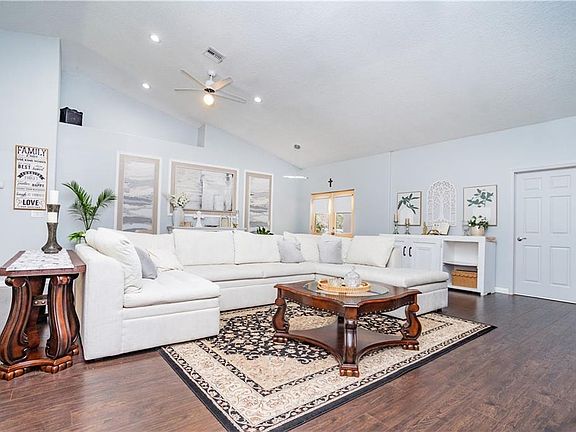 4th image of 922 Clearmont Street