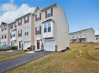 2 Yellow Rose Ln, Easton, PA 18045