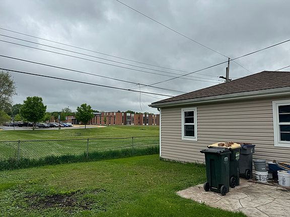 5th image of 123 E Forest Ave