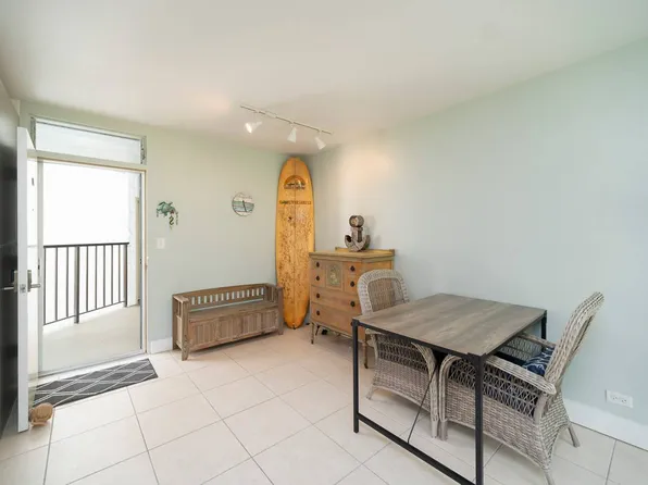 1911 Kalanianaole Ave APT 302, Hilo, HI 96720