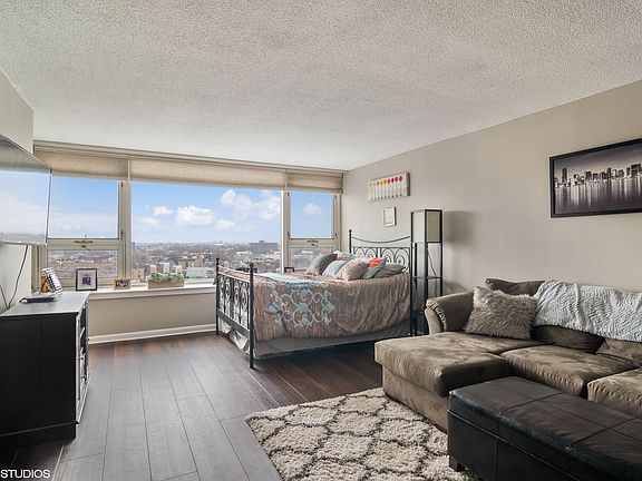 3rd image of 2728 N Hampden Ct APT 1304