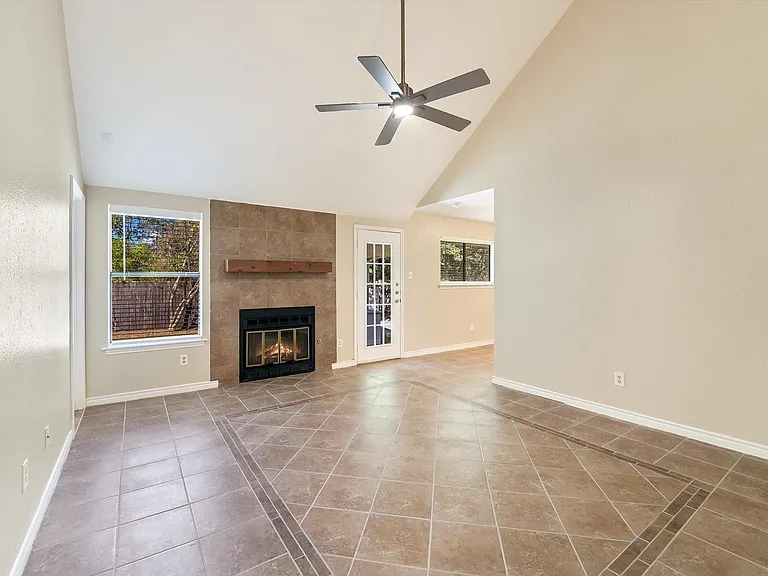 6808 Luckenbach Ln — Photo 5