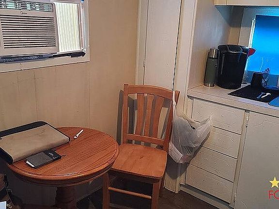 4th image of 460 Ridgewood Ave #25