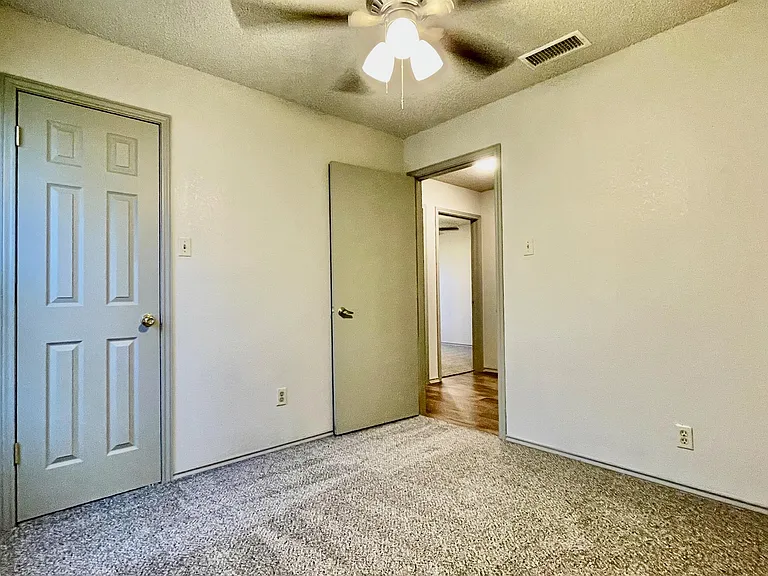 3717 102nd St — Photo 18