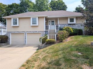 413 SE Topaz Dr, Lees Summit, MO 64063