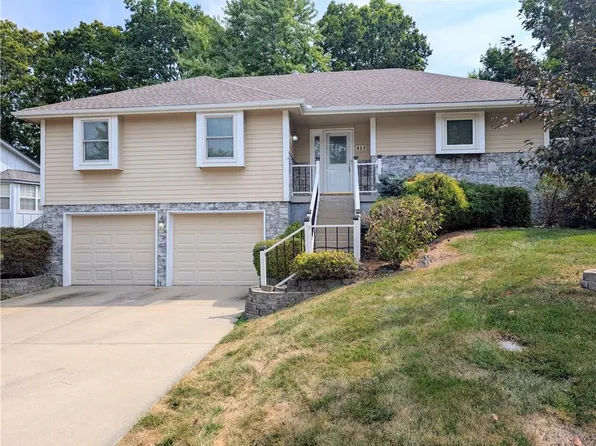 413 SE Topaz Dr, Lees Summit, MO 64063