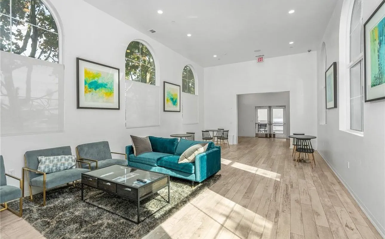 4 bed, 3.5 bath, 2129 sqft, $4,800 — Photo 3