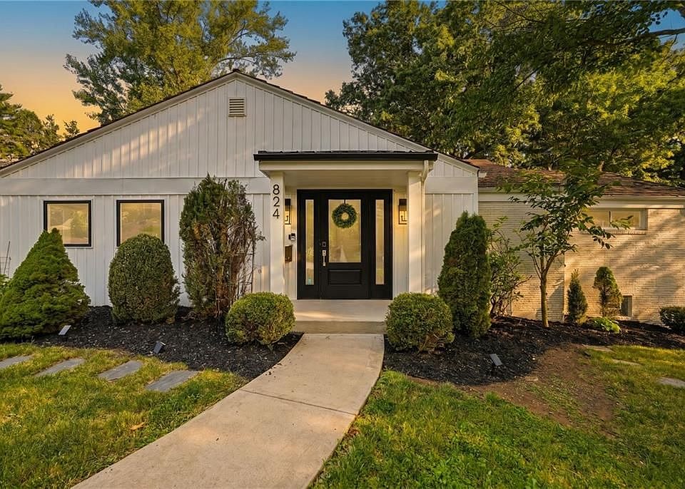 1st image of 824 Foxland Dr