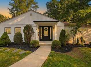 824 Foxland Dr, Pittsburgh, PA 15243