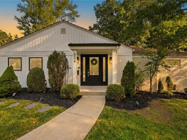 824 Foxland Dr, Pittsburgh, PA 15243