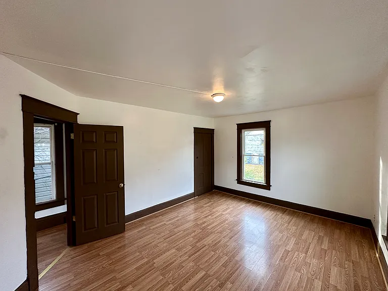 154 Elmwood St — Photo 2