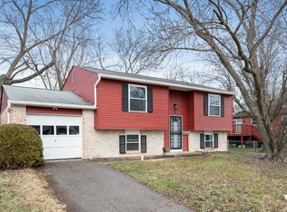 8 Woodmont Ct, Beech Grove, IN 46107