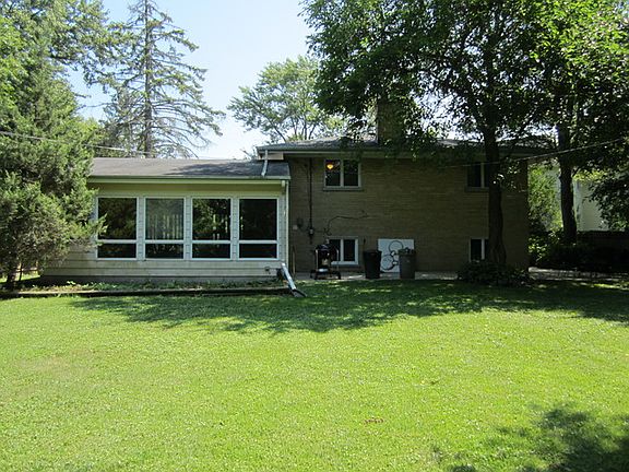 2nd image of 340 Taft Ct