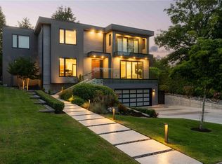 374 Sunset Ave, Oak Bay, BC V8S 4L2