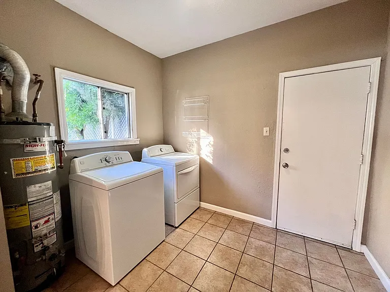 3209 Hannah St — Photo 10