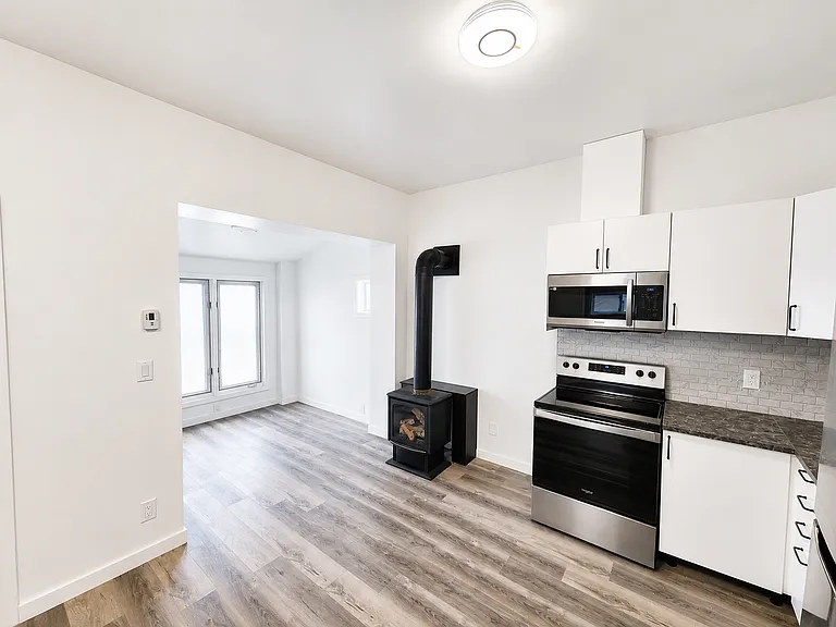 135 Charlotte St #0 — Photo 4