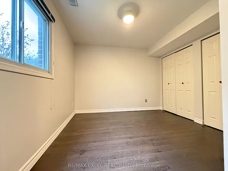 240 Yorkshire Dr #LOWER — Photo 4