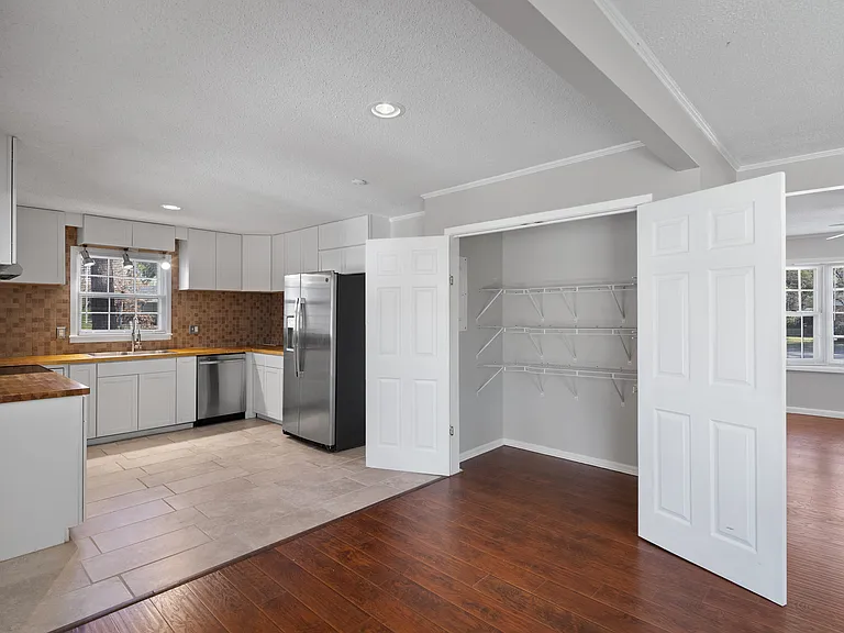400 Hallmark Rd — Photo 21