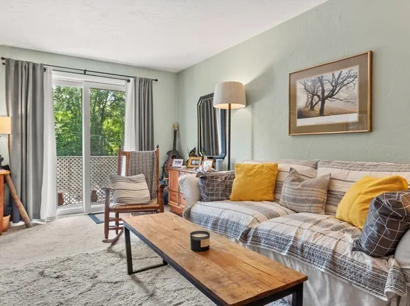 19 Erick Rd APT 14, Mansfield, MA 02048