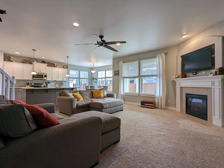 7758 McKinley Loop NE — Photo 13