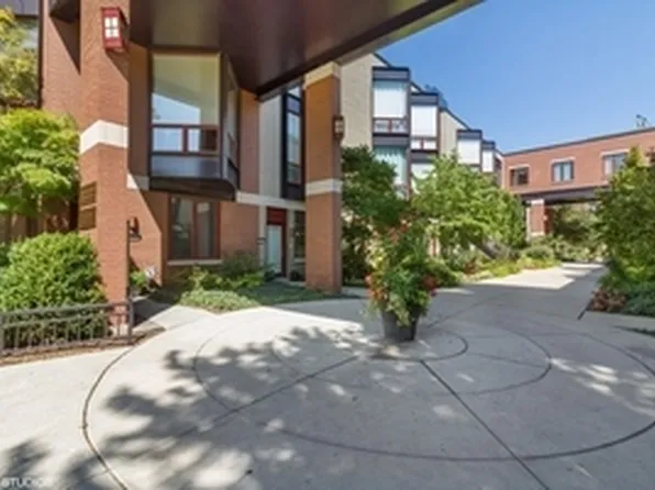 1240 W Cottage Pl, Chicago, IL 60607