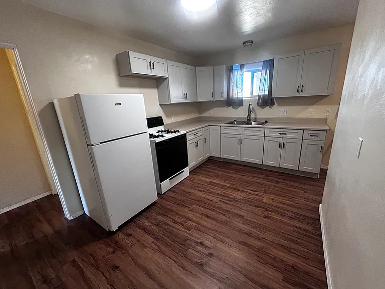 1839 Palomas Dr NE — Photo 9