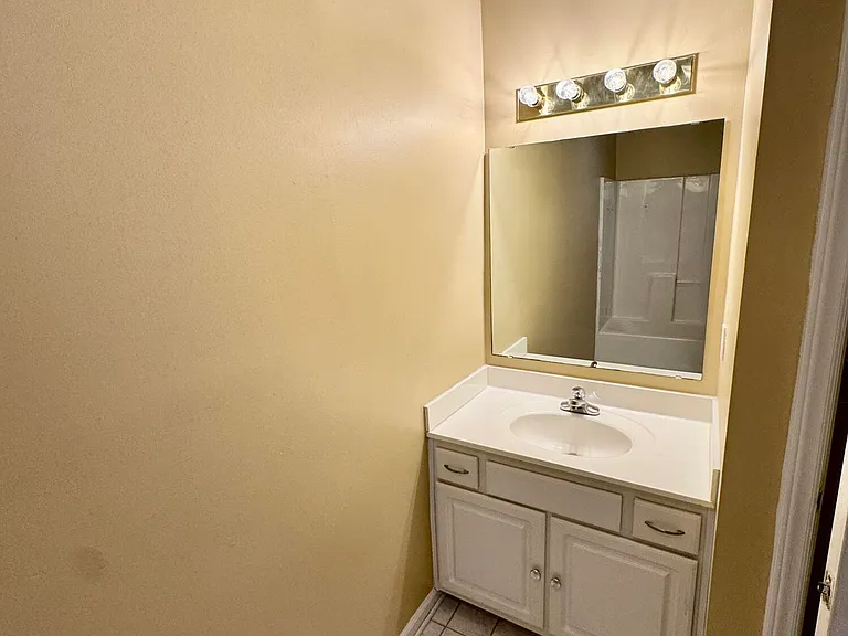 2506 B Bluff View Ct #B — Photo 7