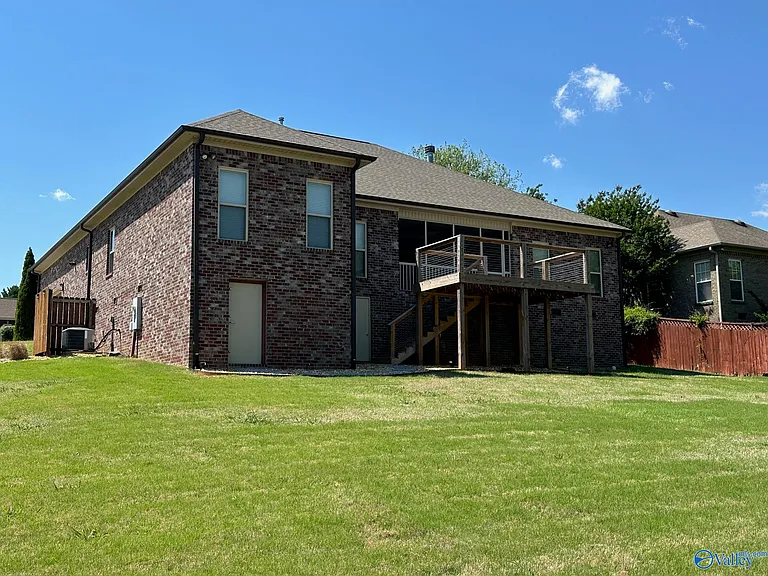 211 Blackoak Dr — Photo 3