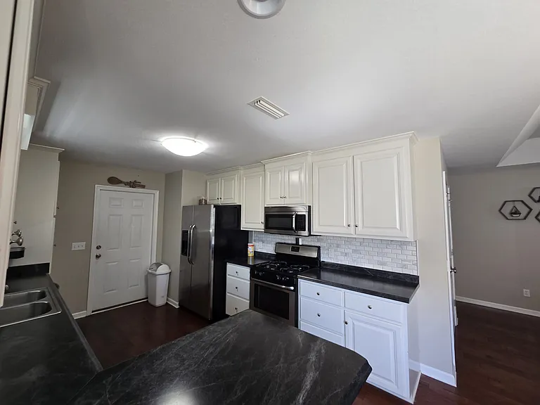 304 Jasmine Cir — Photo 13