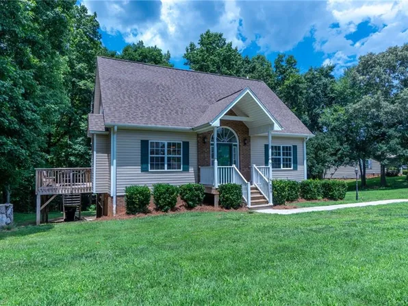 985 Falling Leaf Ln, Winston Salem, NC 27107